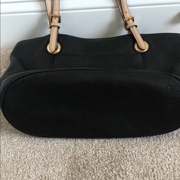 Michael Kors shoulder bag. - Picture 7 of 8